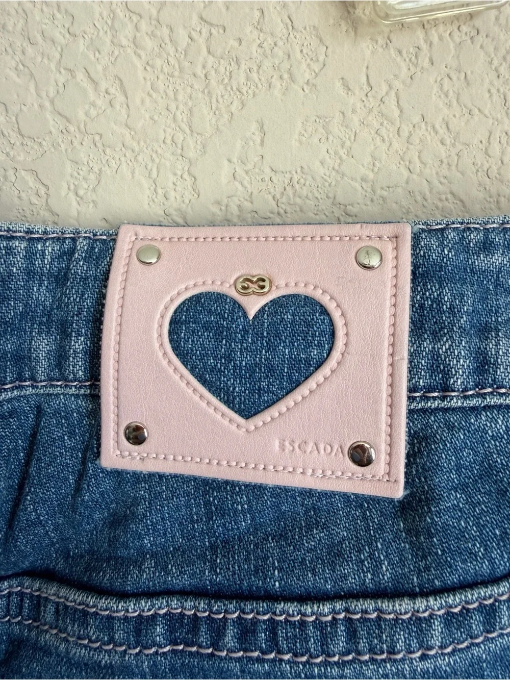 Escada Blue Denim Straight Jeans 36 US 6 Pink Leather Heart Patch Bow Ankle - Picture 12 of 14